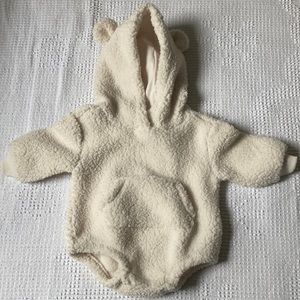 Old Navy cream bear 🐻 hoodie fleece bodysuit